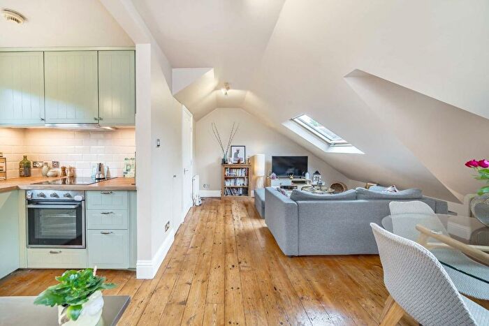 1 Bedroom Flat To Rent In Leigham Vale, Streatham, SW16