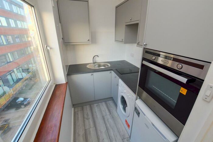 Flat To Rent In Upperton Road, Eastbourne, BN21