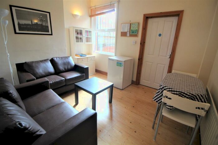 4 Bedroom Terraced House To Rent In Broomfield Road, Earlsdon, Coventry, CV5