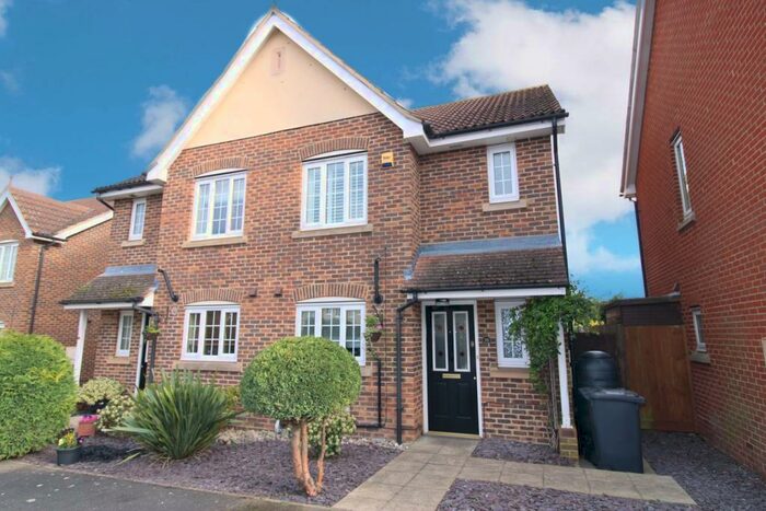 3 Bedroom Semi-Detached House To Rent In Tansey End, Biggleswade, SG18