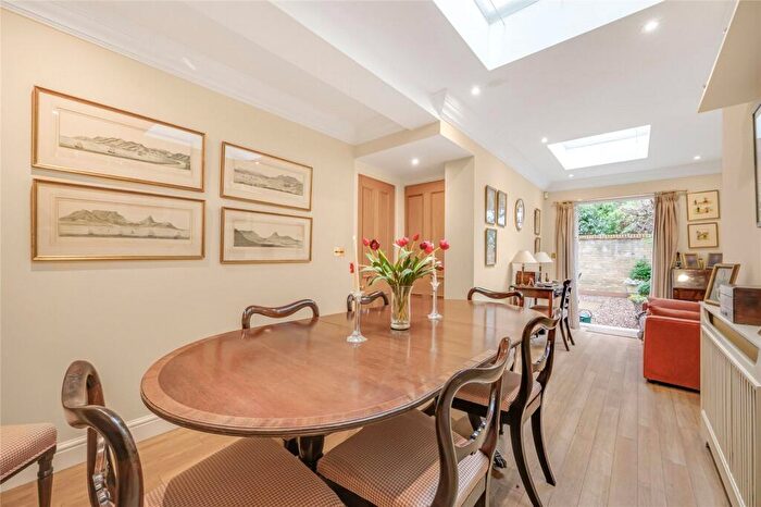 3 Bedroom End Of Terrace House For Sale In Farrier Walk, Chelsea, London, SW10