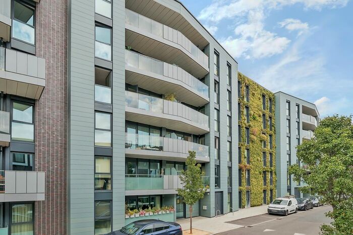 2 Bedroom Flat To Rent In Hawthorne Crescent, London, SE10