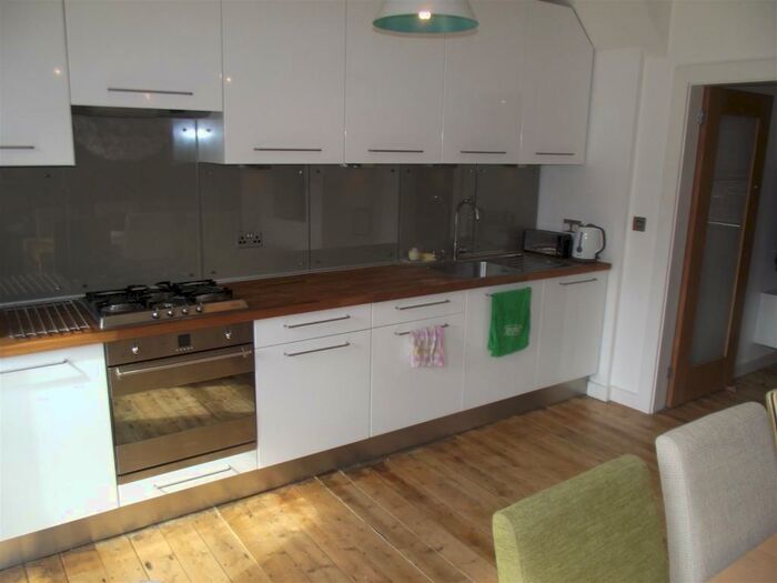 3 Bedroom Semi-Detached House To Rent In Easton Road, Droylsden, M43