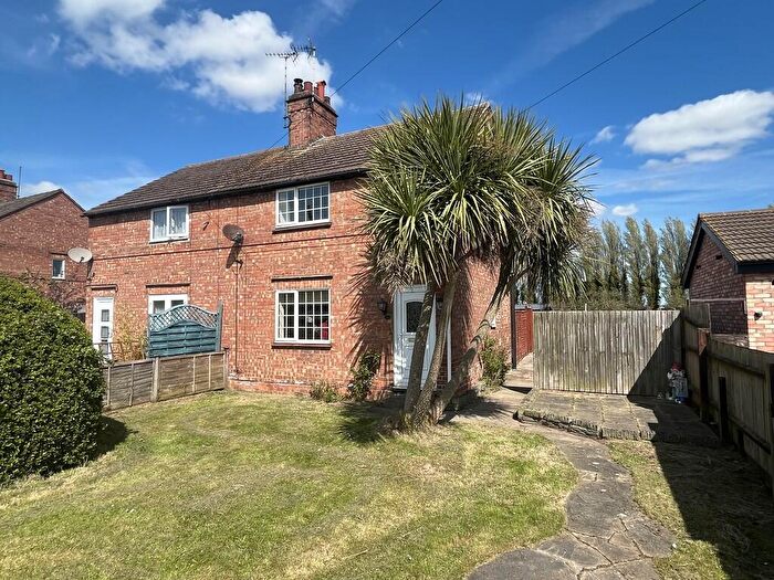 2 Bedroom Semi-Detached House For Sale In Dozens Bank, West Pinchbeck, PE11