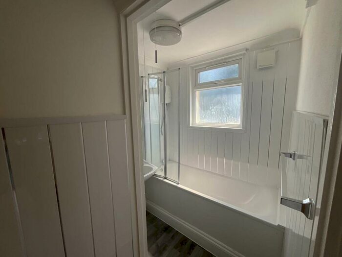 1 Bedroom Flat To Rent In Bulwer Road, Leytonstone, London, E11