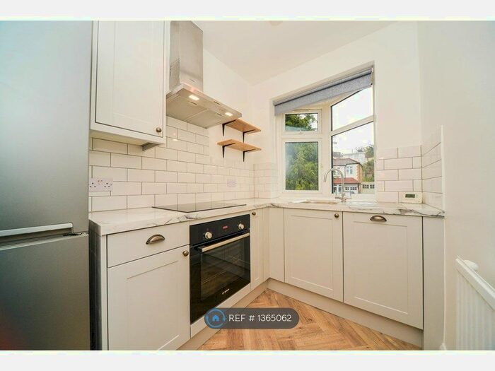 2 Bedroom Flat To Rent In Valleyfield Road, London, SW16