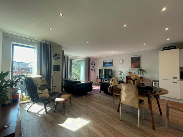 2 Bedroom Flat To Rent In Railshead Road, Isleworth, London, TW7