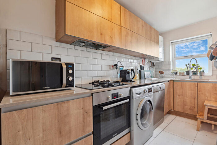 2 Bedroom Flat To Rent In - Mildmay Park, De Beauvoir Town, N1