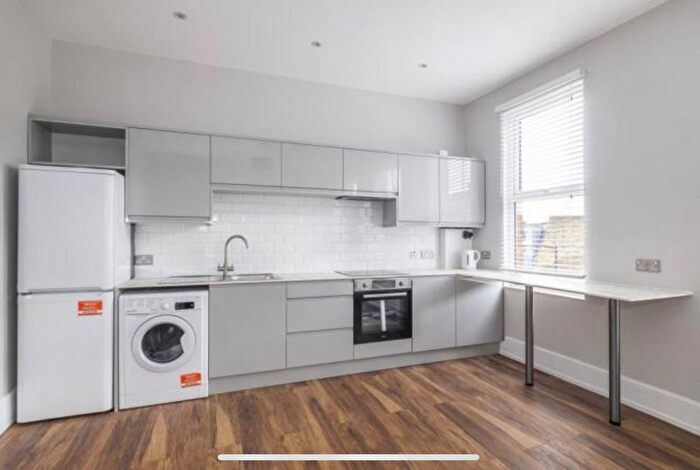 2 Bedroom Flat For Sale In Leopold Road, London, SW19