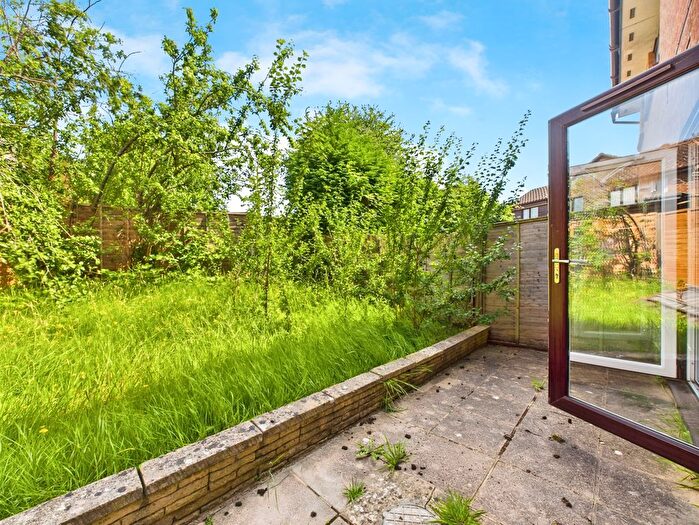 1 Bedroom Flat For Sale In Charrington Way, Broadbridge Heath, RH12