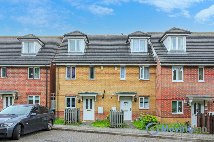 3 Bedroom Semi-Detached House To Rent In Silver Birch Close, Sydenham, SE6