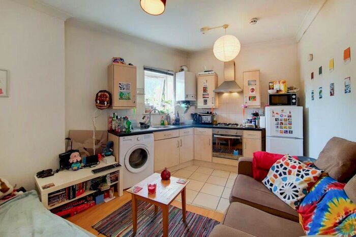 2 Bedroom Flat To Rent In Westbury Avenue, London, N22