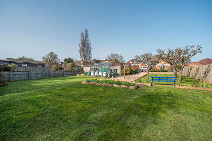 3 Bedroom Detached House For Sale In Buckskin Lane, Basingstoke, RG22