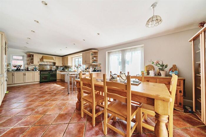 5 Bedroom Detached House For Sale In Kenilworth Road, Fleet, GU51