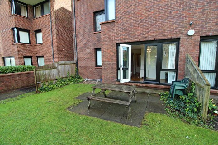 1 Bedroom Flat To Rent In Britten Close, Welgarth Road, Golders Green, NW11