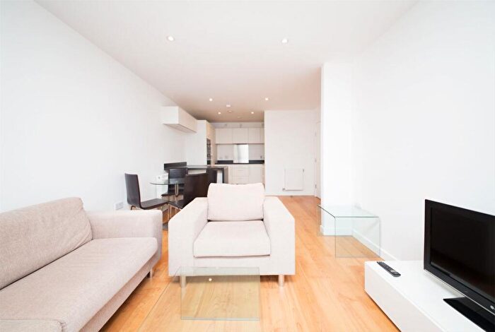 2 Bedroom Flat To Rent In Harford Street, Stepney Green, E1