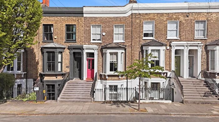 2 Bedroom Maisonette To Rent In Poole Road, London, E9