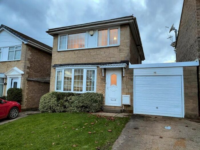3 Bedroom Detached House To Rent In Valley Drive, Wrenthorpe, WF2