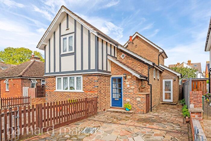 4 Bedroom Detached House For Sale In Ifold Road, Redhill, RH1