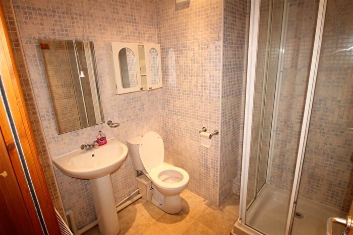 3 Bedroom Flat To Rent In Mundy Place, Cathays, CF24