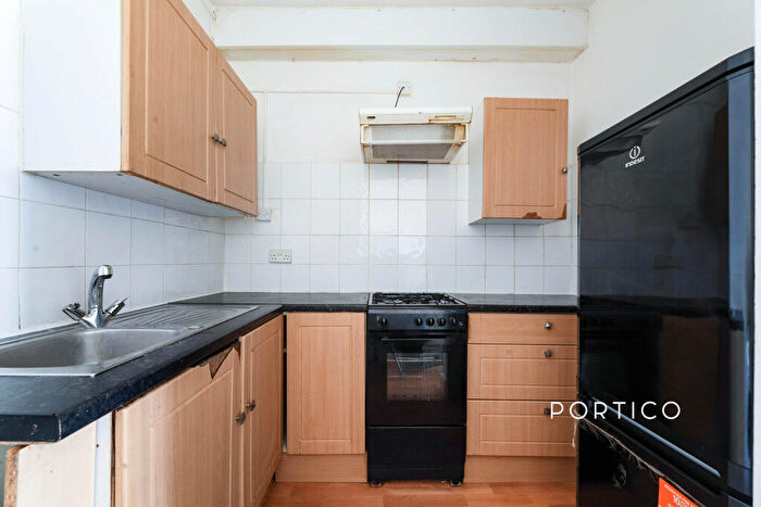 1 Bedroom Flat To Rent In Woodlands Road, IG1