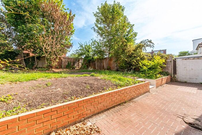 5 Bedroom Semi-Detached House To Rent In Upper Sunbury Road, Hampton, TW12