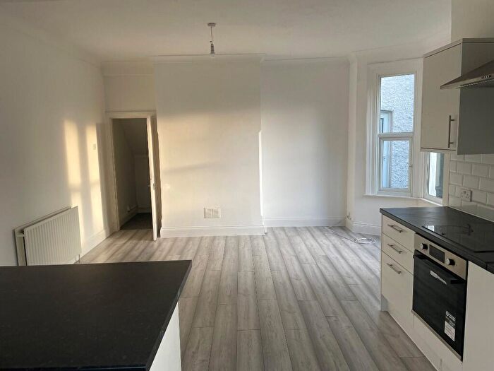 3 Bedroom Flat To Rent In Ditton Court Road, Westcliff-On-Sea, Essex, SS0