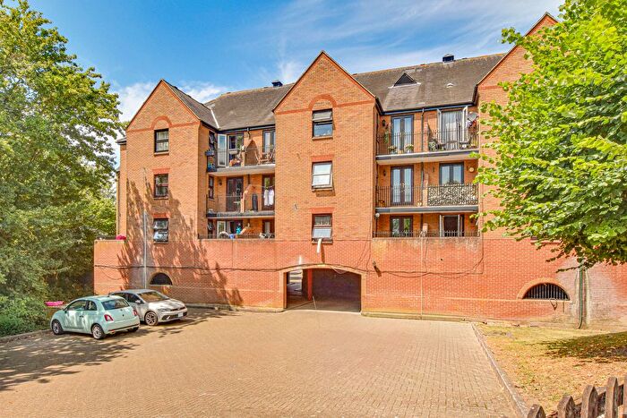 2 Bedroom Flat For Sale In Fitzwalter Place, Great Dunmow, CM6
