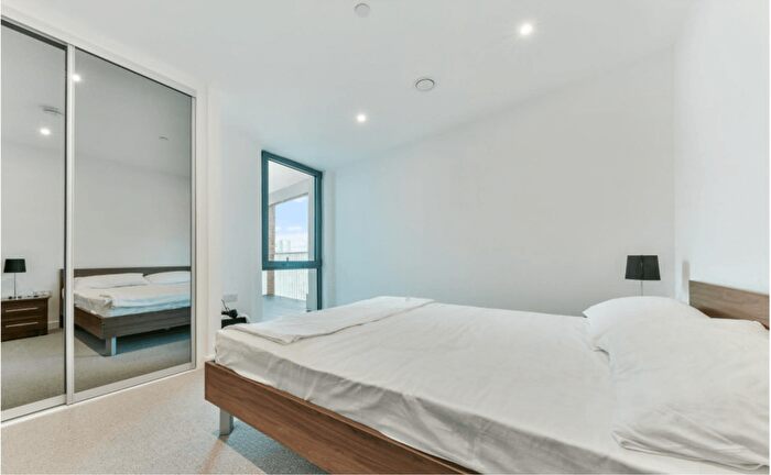 1 Bedroom Flat To Rent In Skyline Apartments, Makers Yard, E3