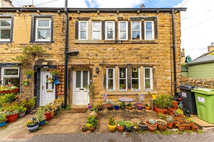 3 Bedroom End Of Terrace House For Sale In Doctor Fold, Honley, Holmfirth, HD9