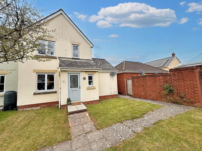 3 Bedroom Semi-Detached House For Sale In Oakfields, Tiverton, EX16