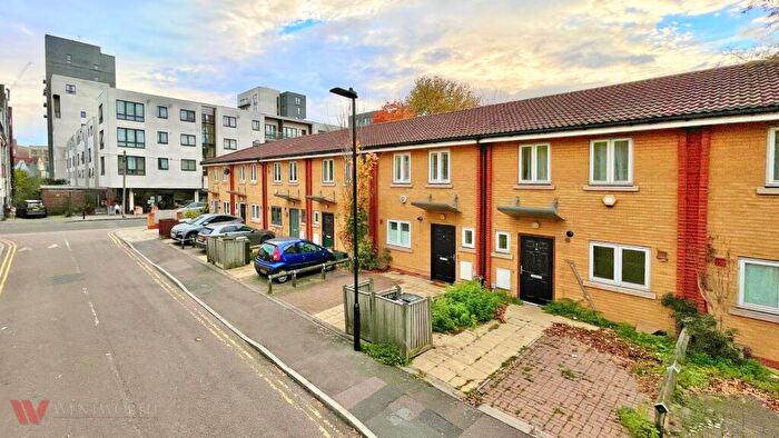 3 Bedroom House For Sale In Gainsborough Street, Hackney, E9