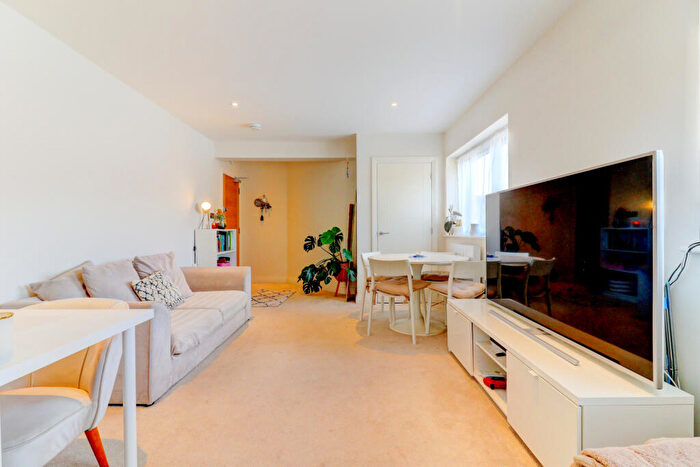 1 Bedroom Apartment For Sale In Desborough Park Road, High Wycombe, Buckinghamshire, HP12