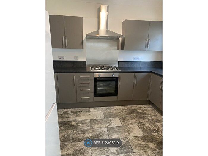 3 Bedroom Semi-Detached House To Rent In Denbigh Road, Hounslow, TW3