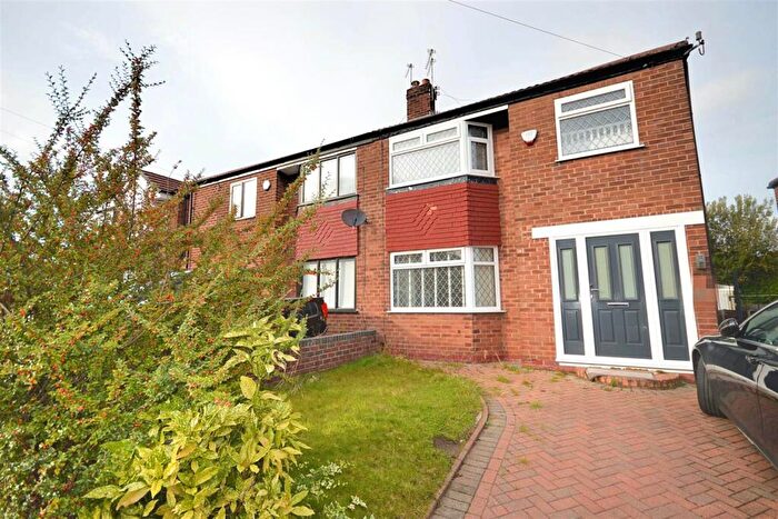 3 Bedroom Semi Detached House To Rent In Wentworth Drive, Sale, M33