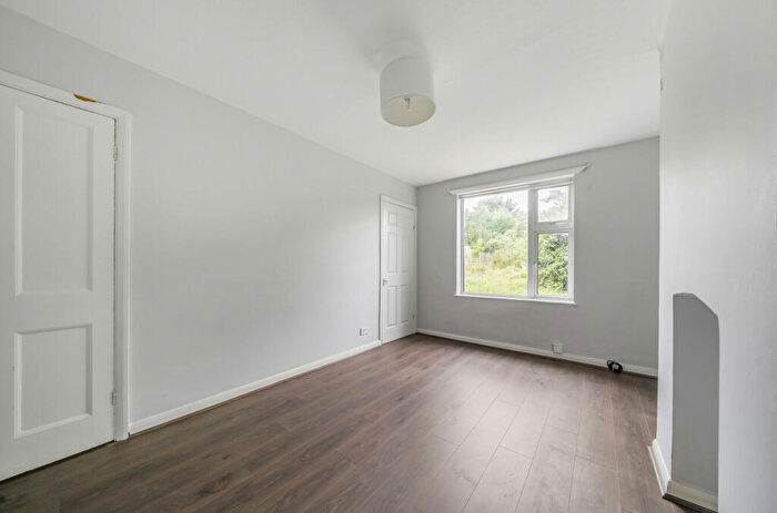2 Bedroom Apartment For Sale In Trinity Road, London, N2