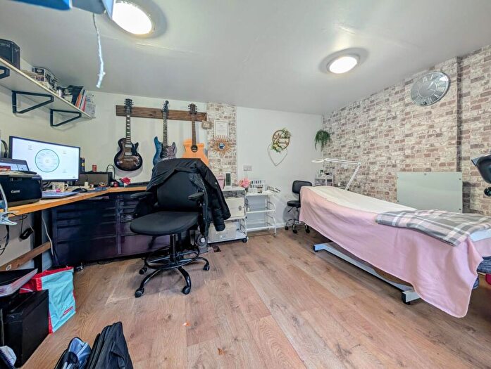3 Bedroom Terraced House For Sale In Clements Close, Spencers Wood, Reading, Berkshire, RG7