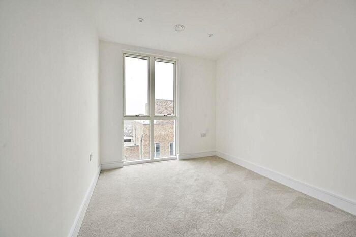 2 Bedroom Flat For Sale In Vision Point, Battersea, SW11