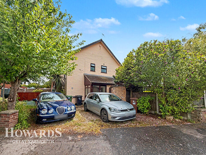 3 Bedroom Semi-Detached House For Sale In St Benets Road, Stalham, NR12