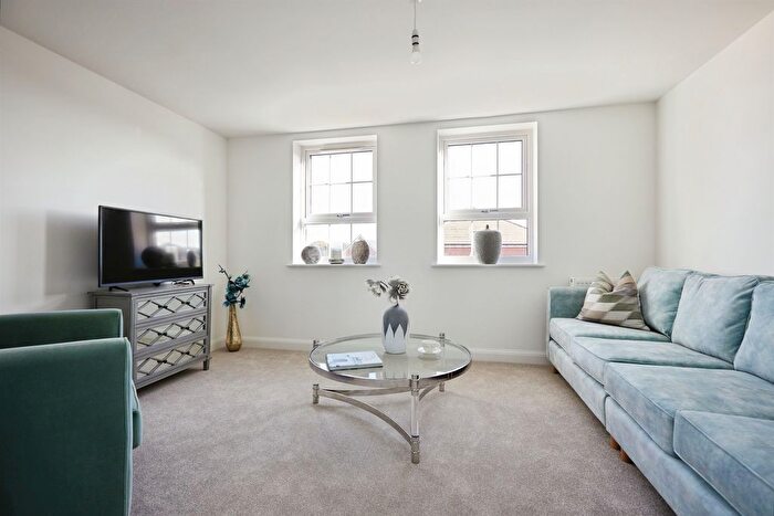 3 Bedroom Semi Detached House For Sale In Wincombe Lane, Shaftesbury, SP7