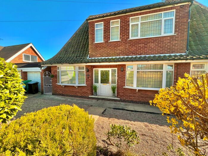 2 Bedroom Bungalow To Rent In Bramcote Lane, Wollaton, Nottingham, NG8