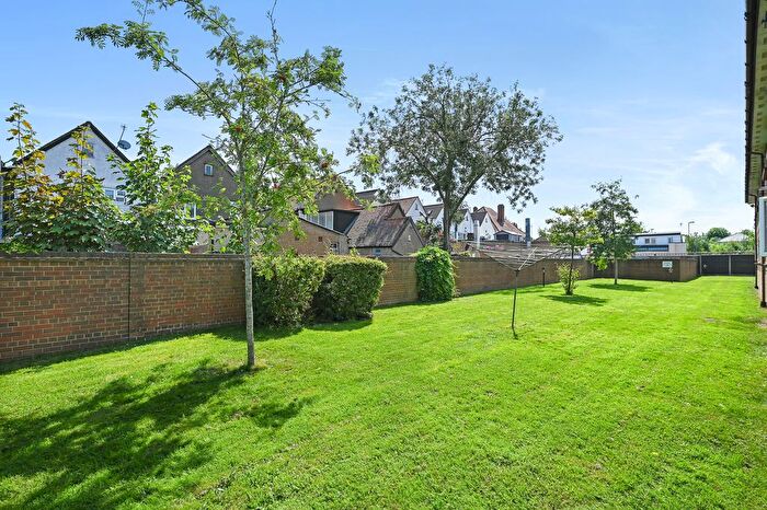 1 Bedroom Flat For Sale In Magnolia Court, Auriol Drive, Uxbridge, UB10