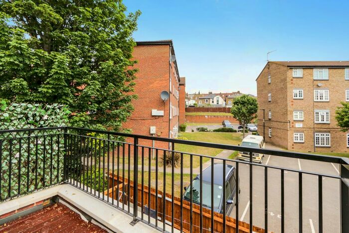 Studio To Rent In High Street, London, W3