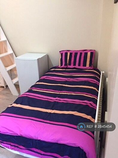 Studio To Rent In Green Lanes, London, N8