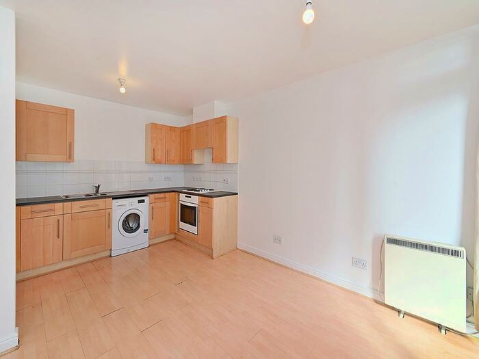 1 Bedroom Apartment To Rent In Lowestoft Mews, Galleons Lock, E16