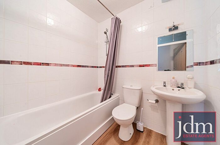 2 Bedroom Flat To Rent In Granville Road, Sevenoaks, Kent, TN13
