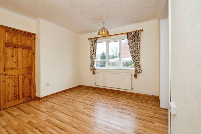 2 Bedroom Detached Bungalow For Sale In Dellfield Avenue, Lincoln, LN6