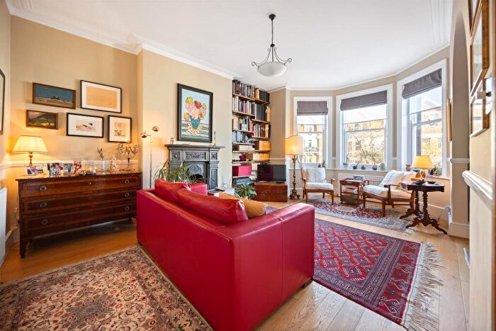 2 Bedroom Apartment For Sale In Honeybourne Road, West Hampstead, NW6