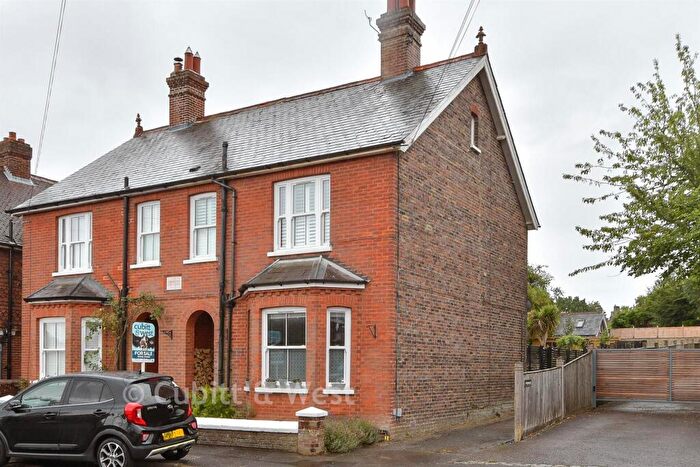 2 Bedroom Flat For Sale In Cranston Road, East Grinstead, West Sussex, RH19
