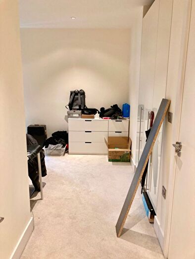 3 Bedroom Flat To Rent In Lockington Road, London, SW8